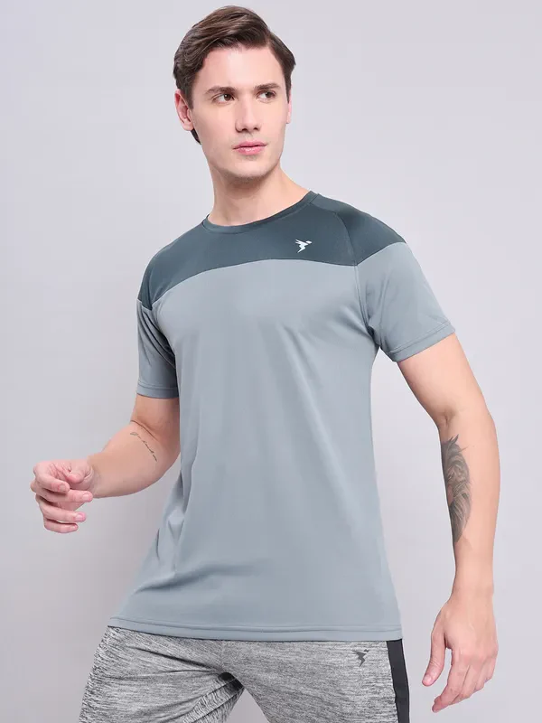 Men Colorblock Slim Fit Crew Neck T-shirt with TECHNO COOL+