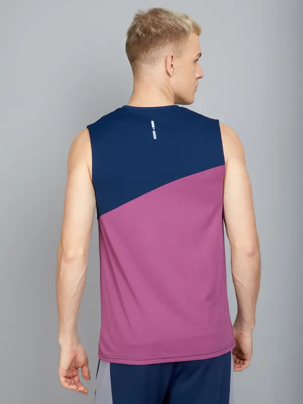Men Colorblock Slim Fit Crew Neck Innerwear Vest with TECHNO COOL+ - Image 5