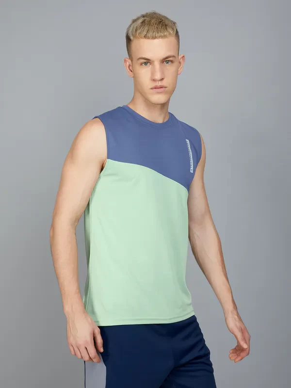 Men Colorblock Slim Fit Crew Neck Innerwear Vest with TECHNO COOL+