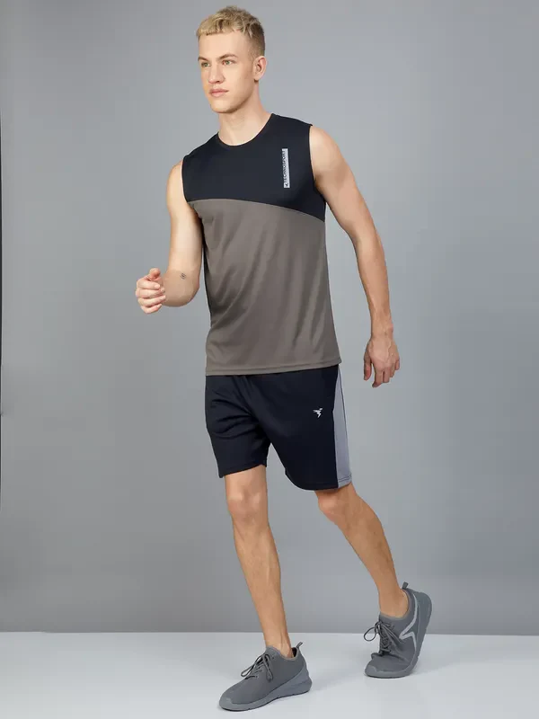 Men Colorblock Slim Fit Crew Neck Innerwear Vest with TECHNO COOL+ - Image 2