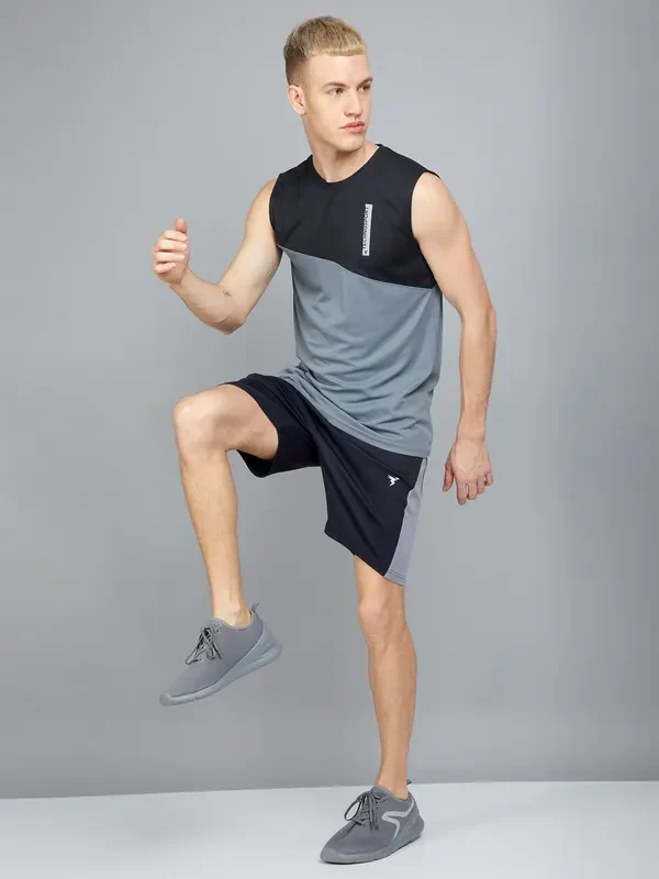 Men Colorblock Slim Fit Crew Neck Innerwear Vest with TECHNO COOL+ - Image 2