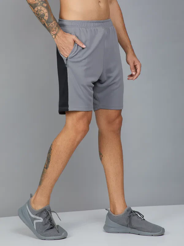 Men Colorblock Slim Fit Shorts with TECHNO DRY - Image 4
