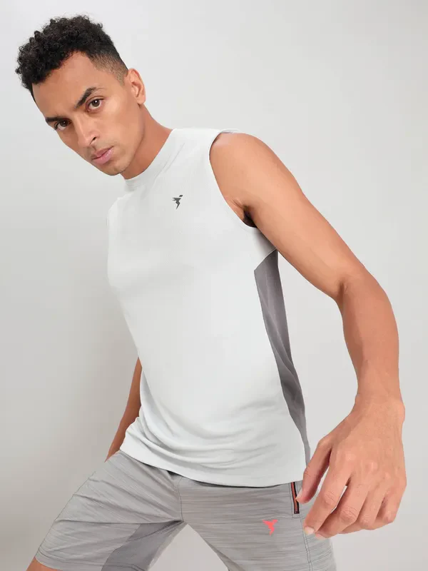 Men Solid Slim Fit Crew Neck Innerwear Vest with TECHNO COOL+ - Image 2