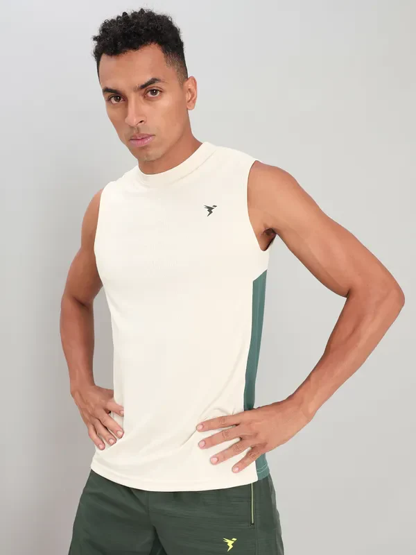 Men Solid Slim Fit Crew Neck Innerwear Vest with TECHNO COOL+