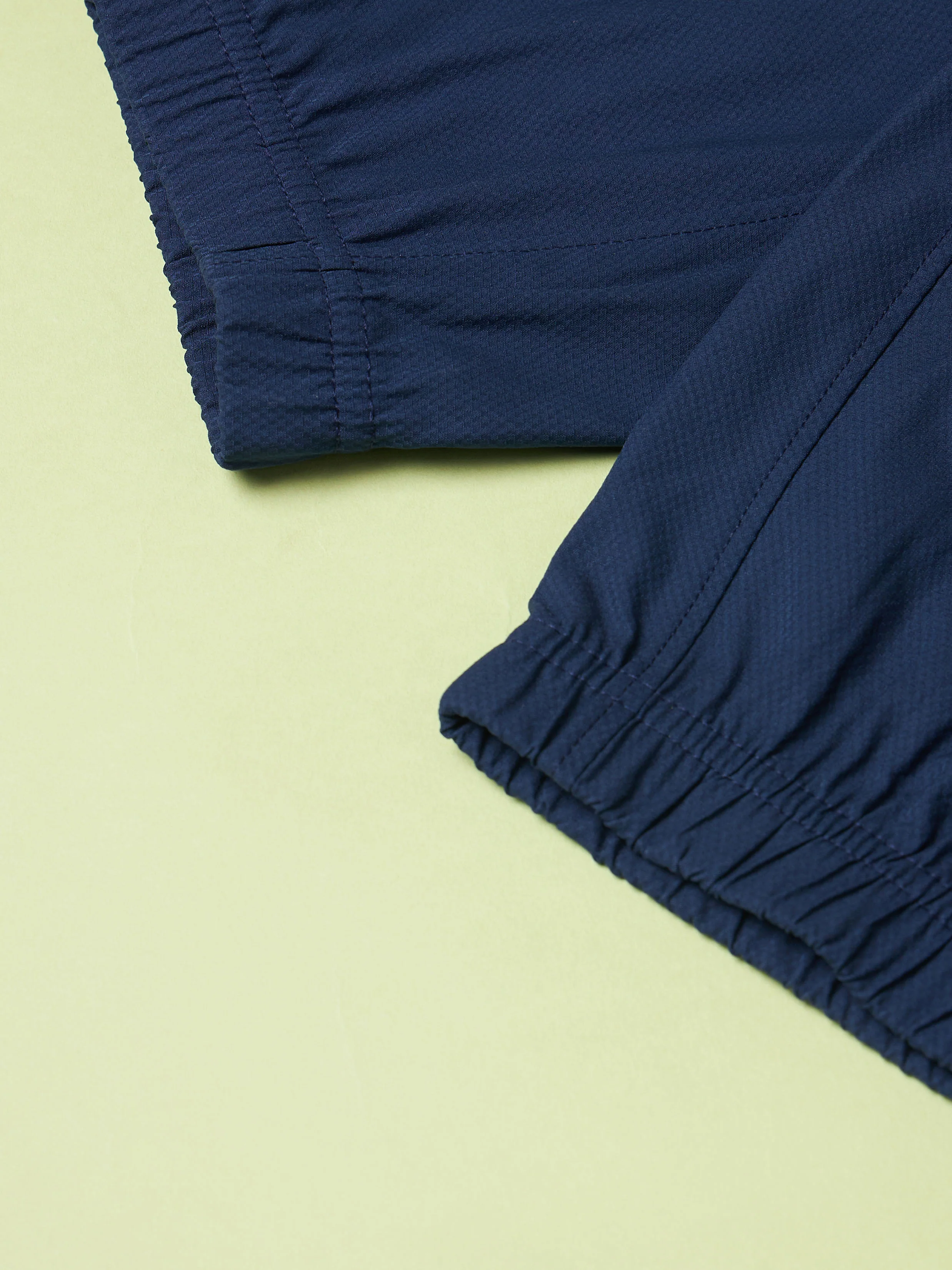 Men Solid Relax Fit Joggers with TECHNOLITE - Image 9