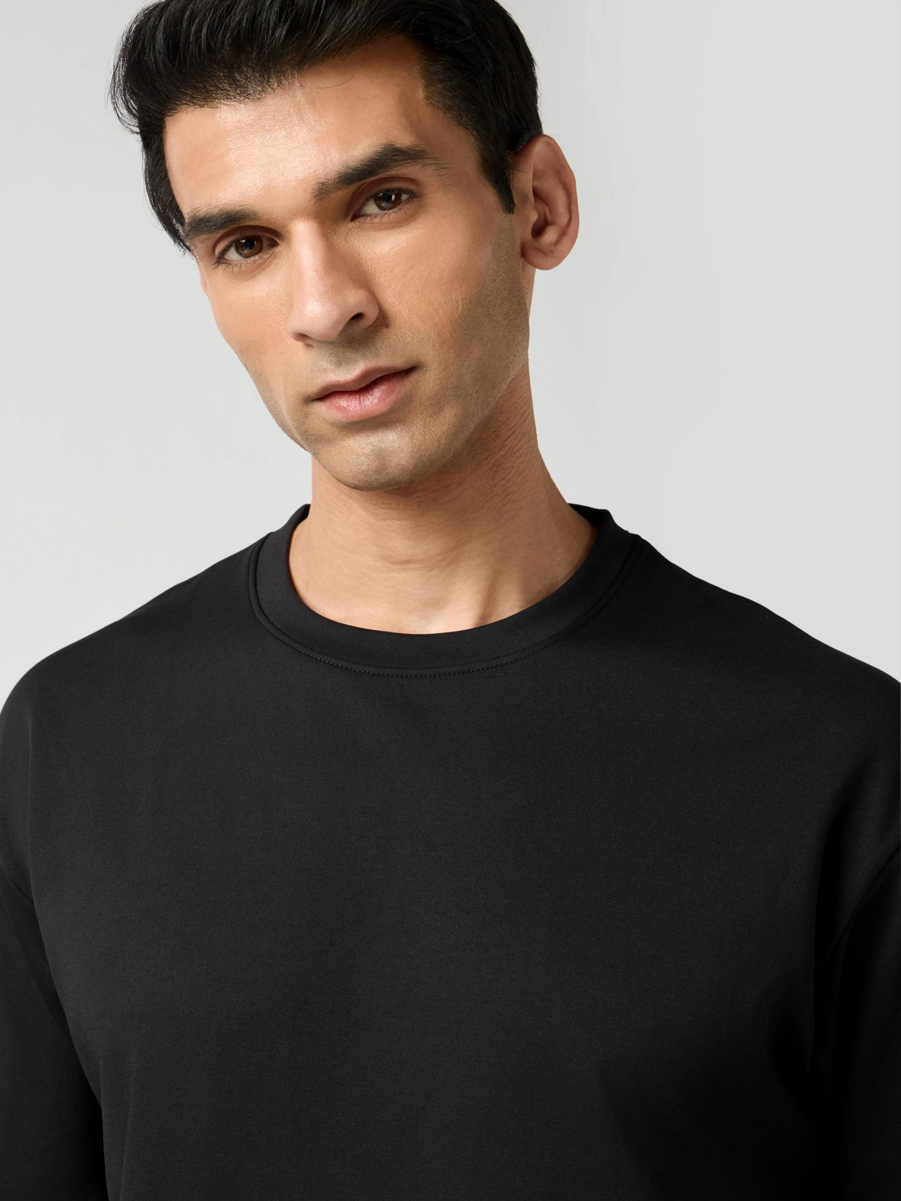 Men Solid  Oversized Crew Neck T-shirt with ELASTO PLUS - Image 5
