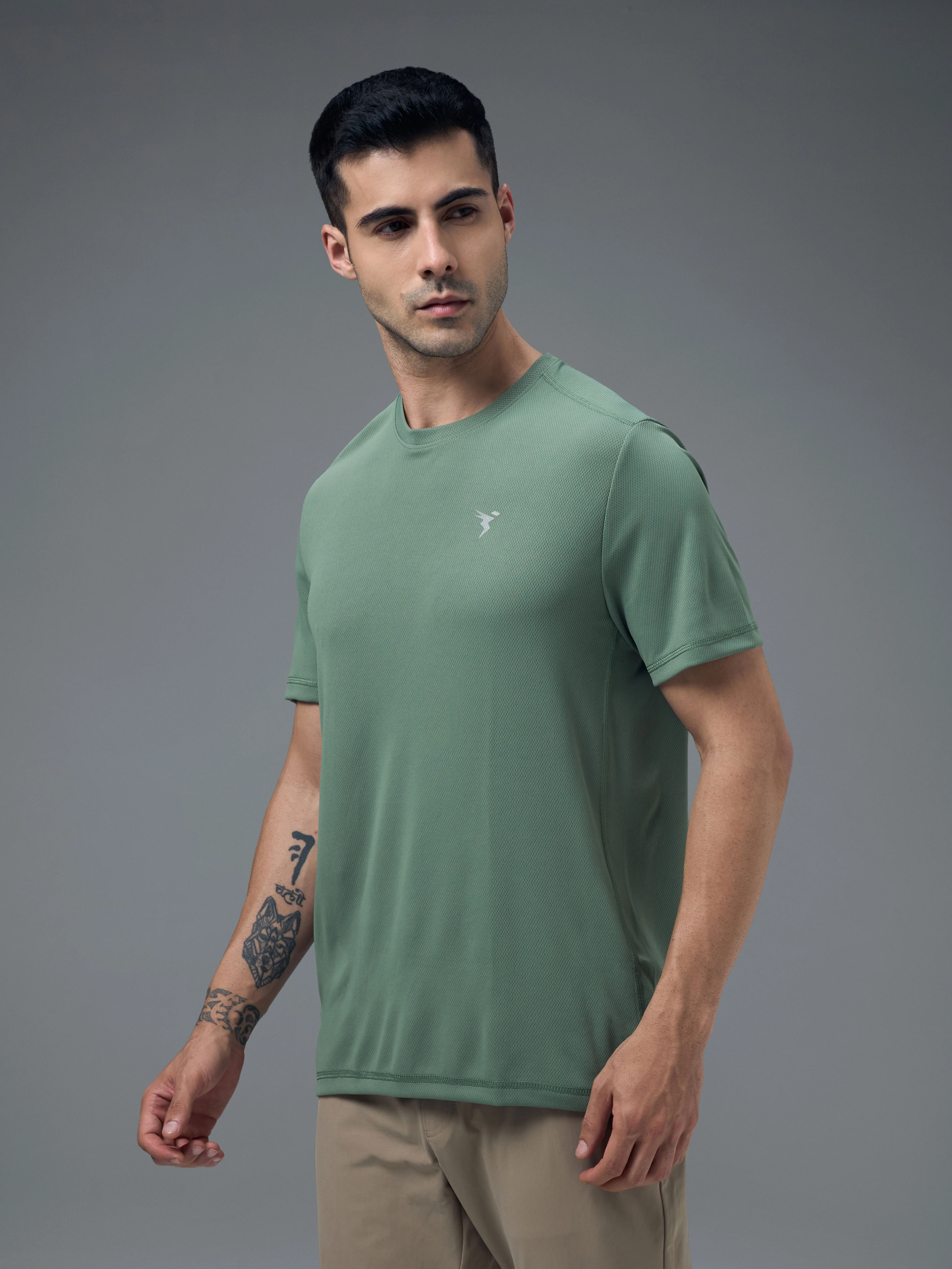 Men Solid Slim Fit Crew Neck T-shirt with TECHNO COOL+ - Image 4