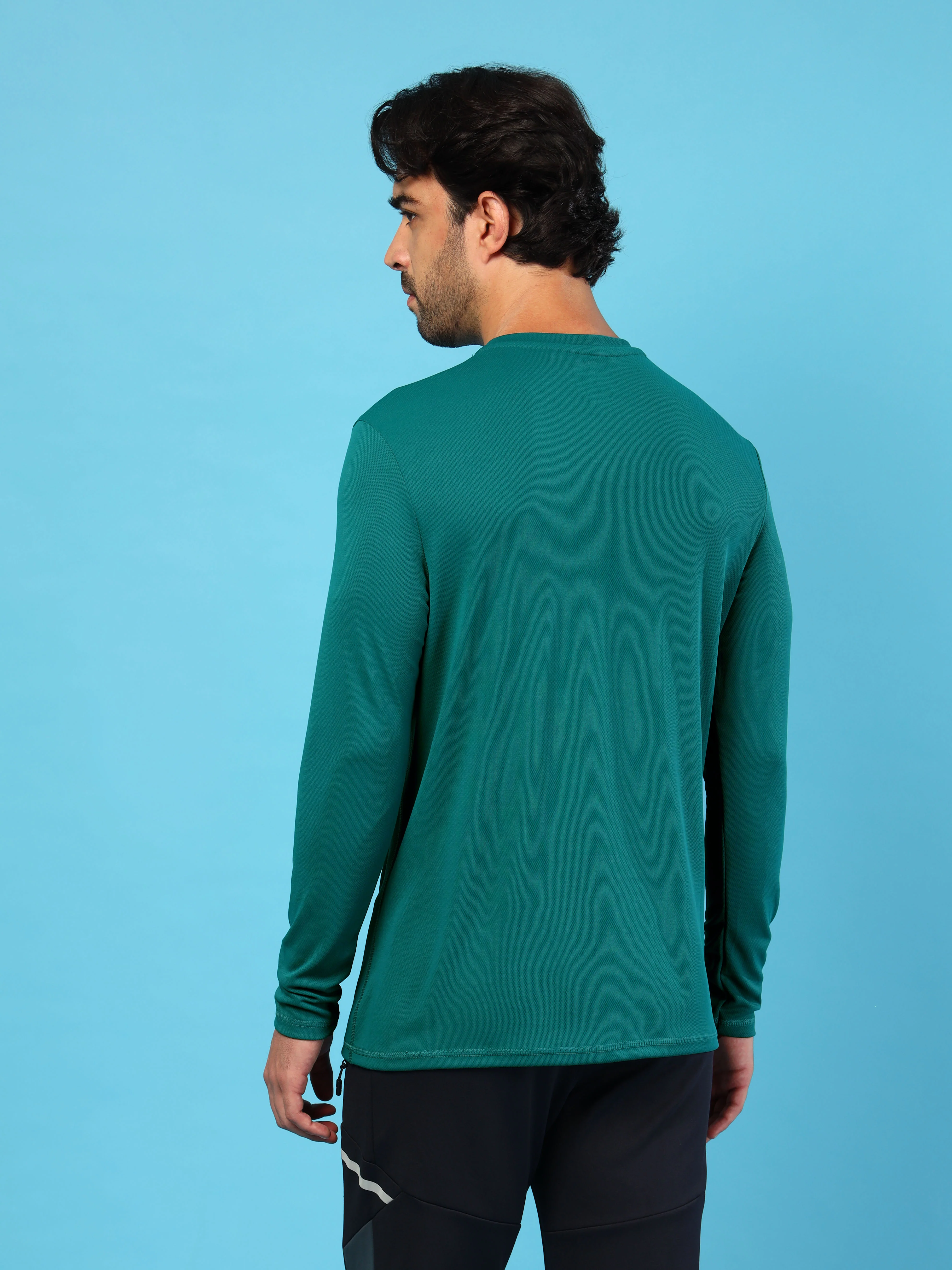 Men Solid Slim Fit Crew Neck T-shirt with TECHNO COOL+ - Image 3