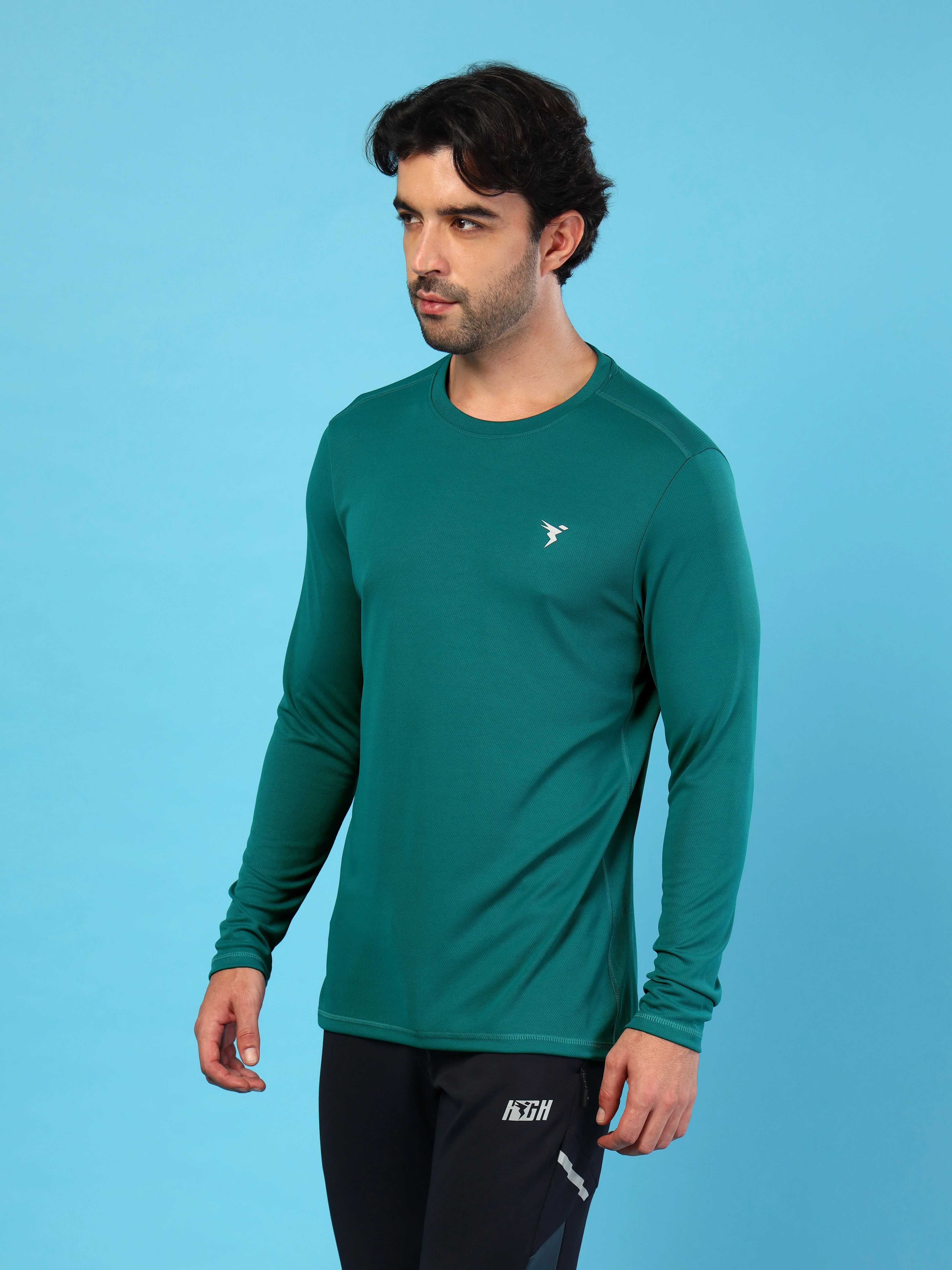 Men Solid Slim Fit Crew Neck T-shirt with TECHNO COOL+ - Image 4