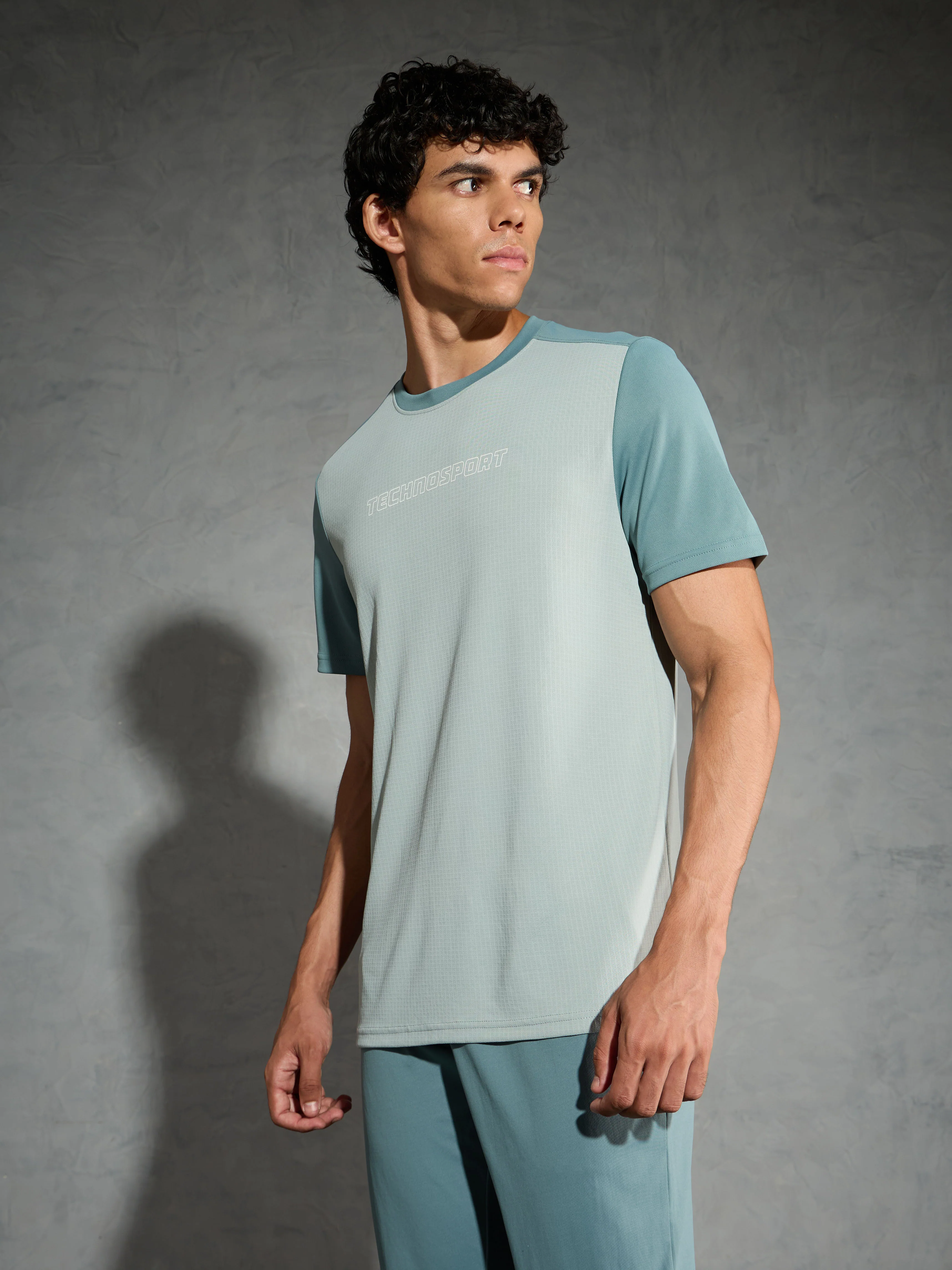 Men Colorblock Slim Fit Crew Neck T-shirt with TECHNO COOL+ - Image 4