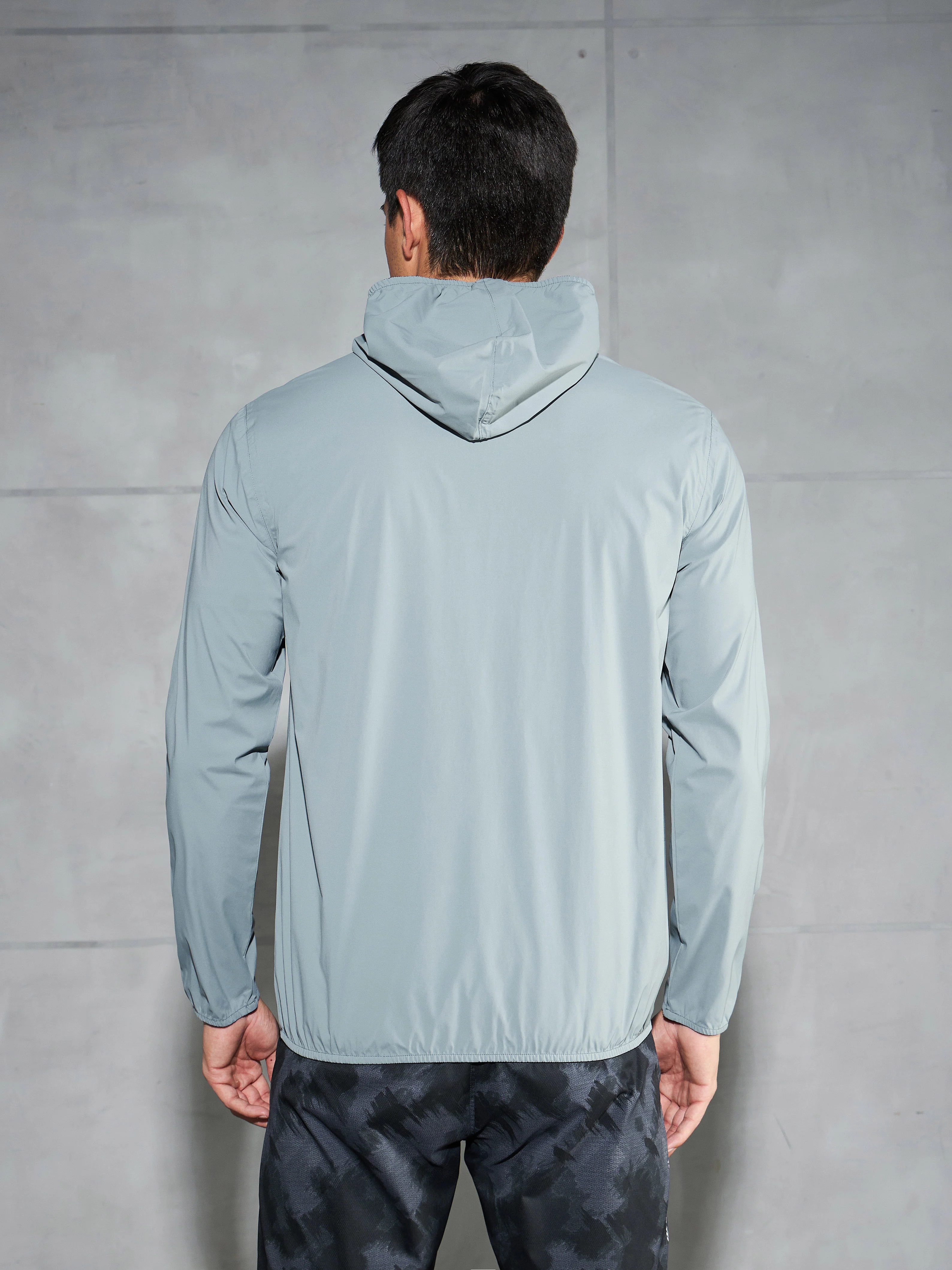 Men Solid Slim Fit Hooded Wrinkle Free Raincoat - Image 3