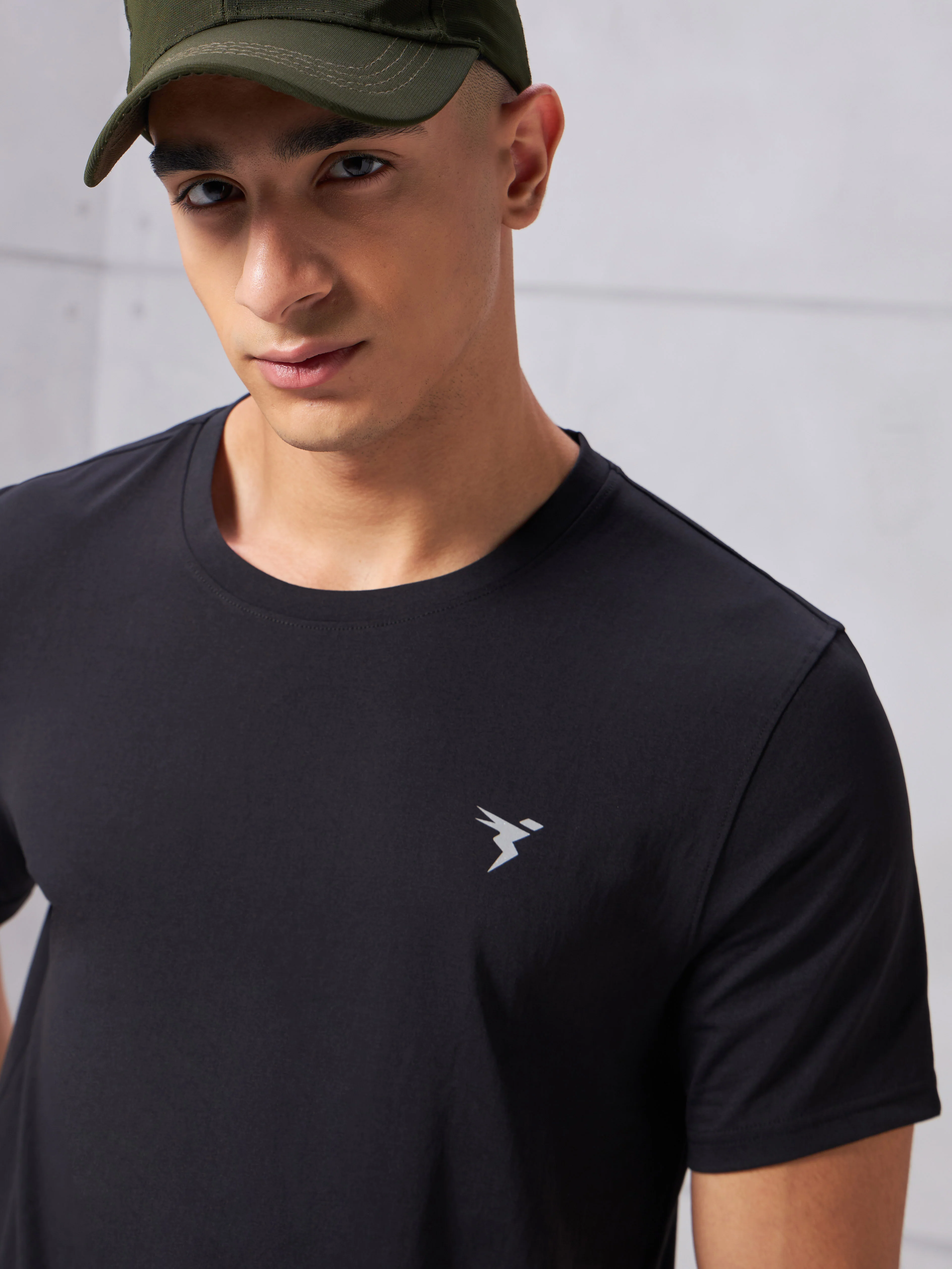 Men Solid Slim Fit pack of 3 Crew Neck T-shirt with COTFLEX - Image 4