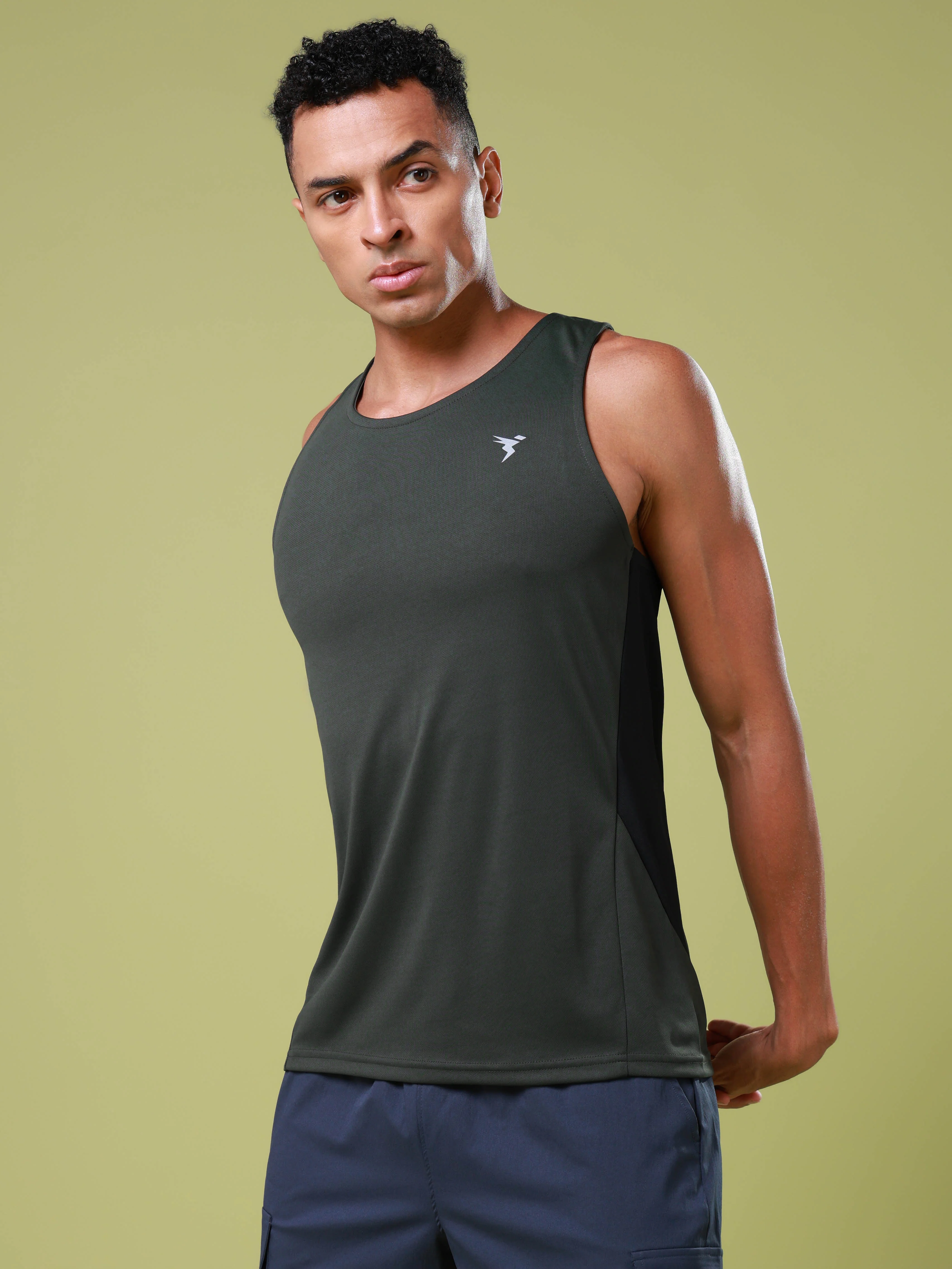Men Solid Slim Fit Scoop Neck Sports Innerwear Vest with TECHNO COOL+ - Image 2
