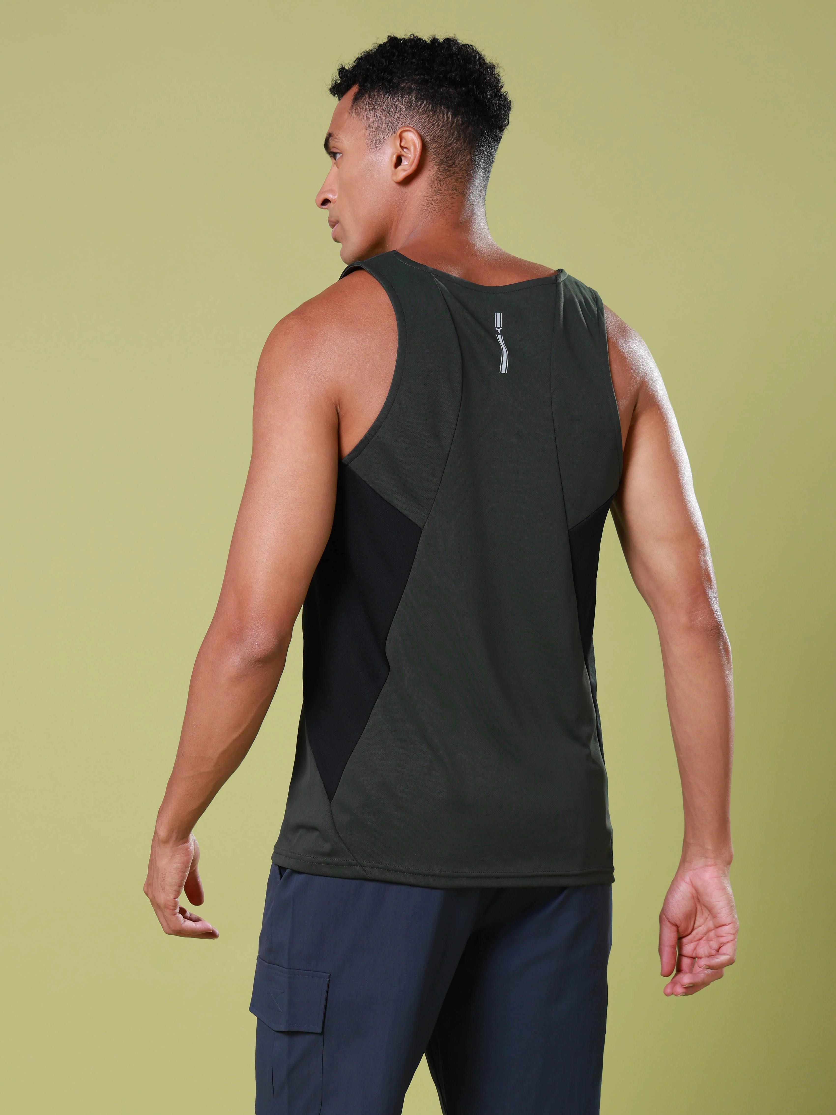 Men Solid Slim Fit Scoop Neck Sports Innerwear Vest with TECHNO COOL+ - Image 3
