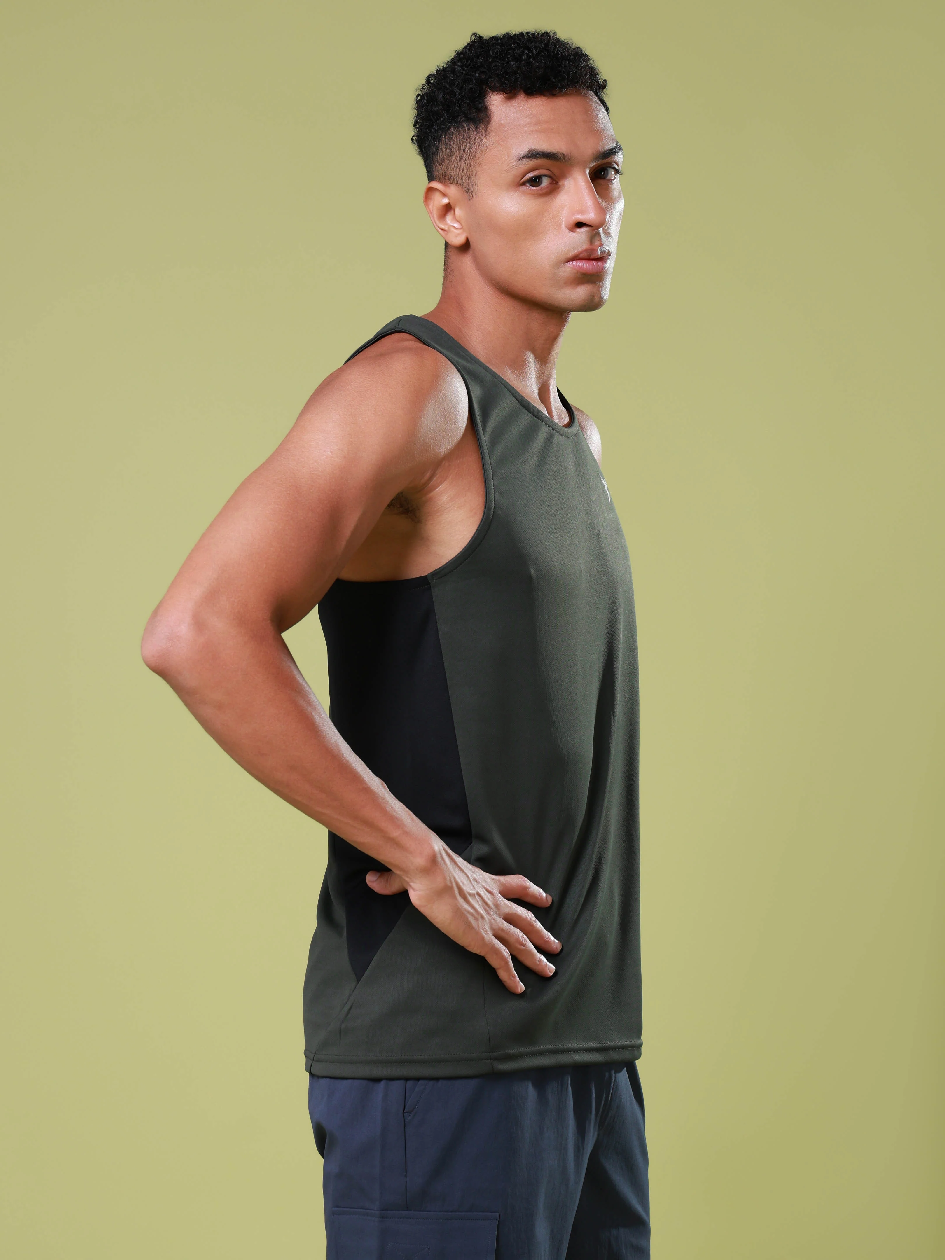 Men Solid Slim Fit Scoop Neck Sports Innerwear Vest with TECHNO COOL+ - Image 4