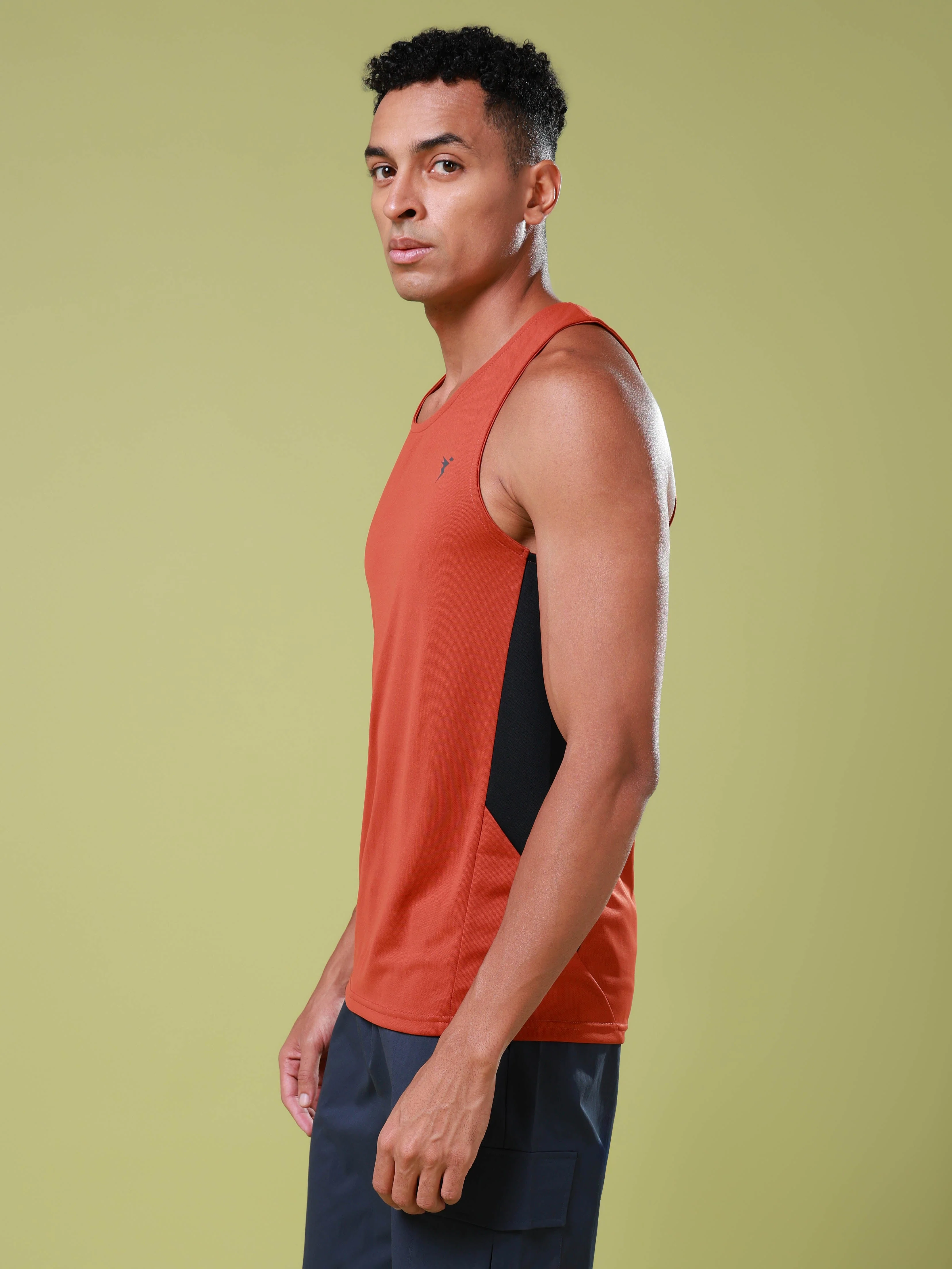 Men Solid Slim Fit Scoop Neck Sports Innerwear Vest with TECHNO COOL+ - Image 4