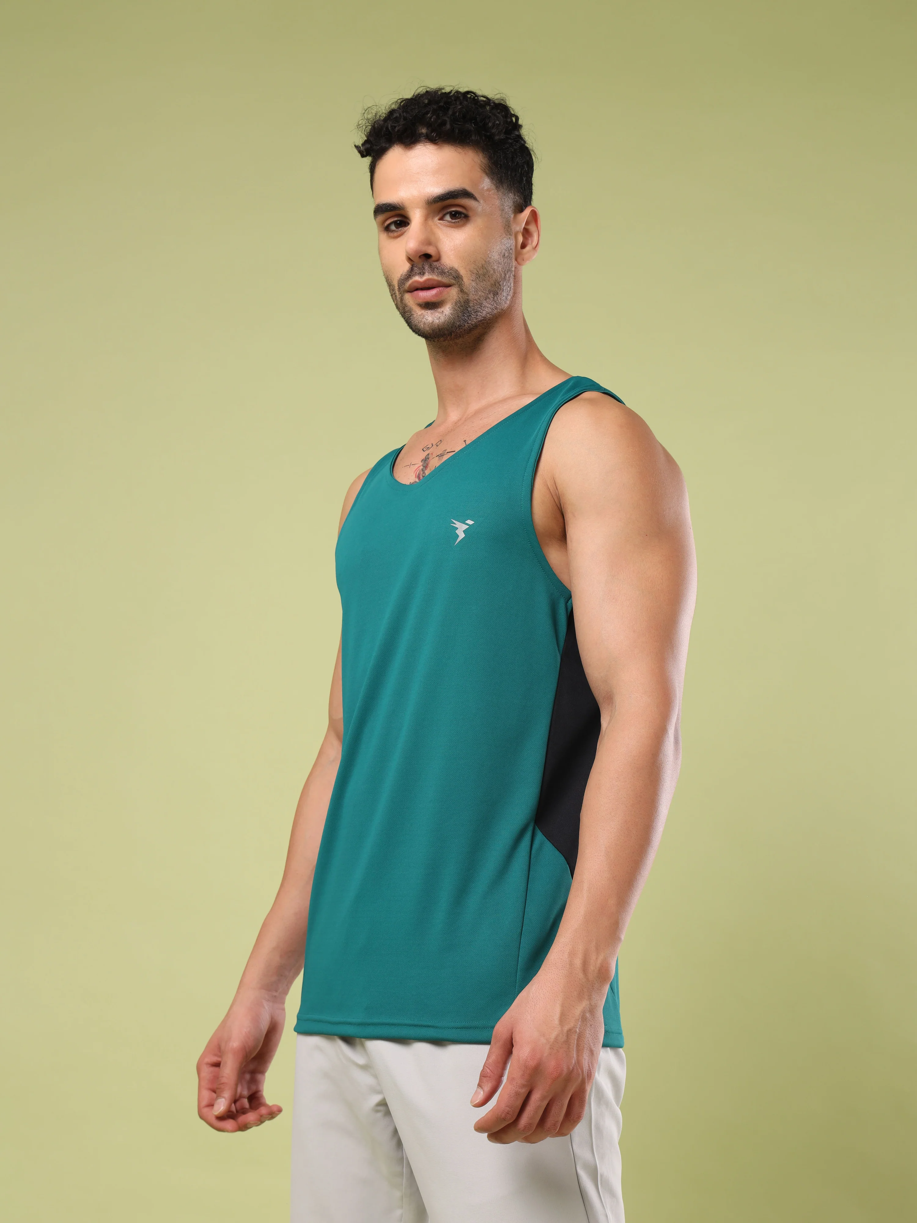 Men Solid Slim Fit Scoop Neck Sports Innerwear Vest with TECHNO COOL+ (Pack of 2) - Image 4