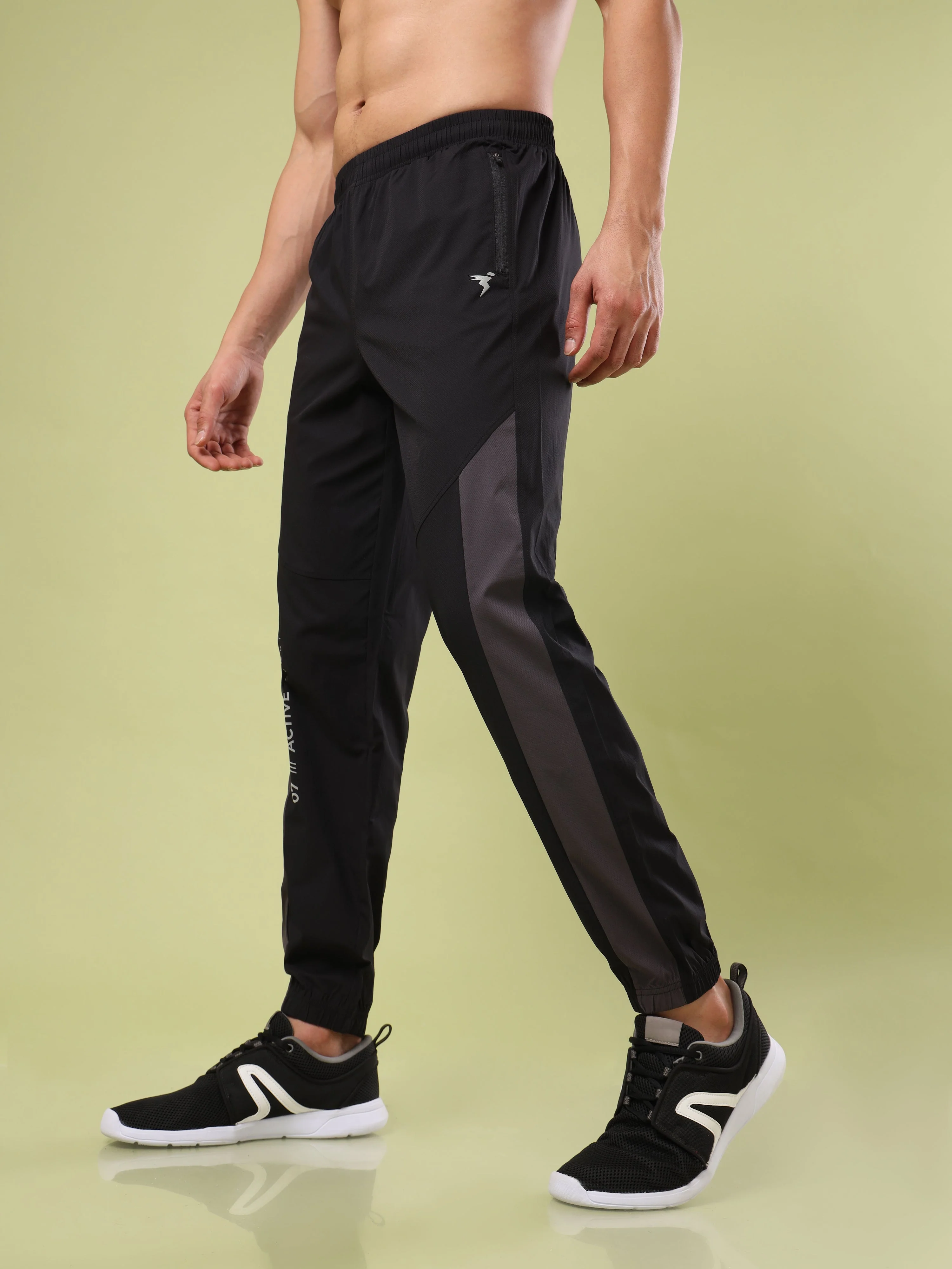 Men Solid Slim Fit Sports Joggers with TECHNOLITE - Image 4