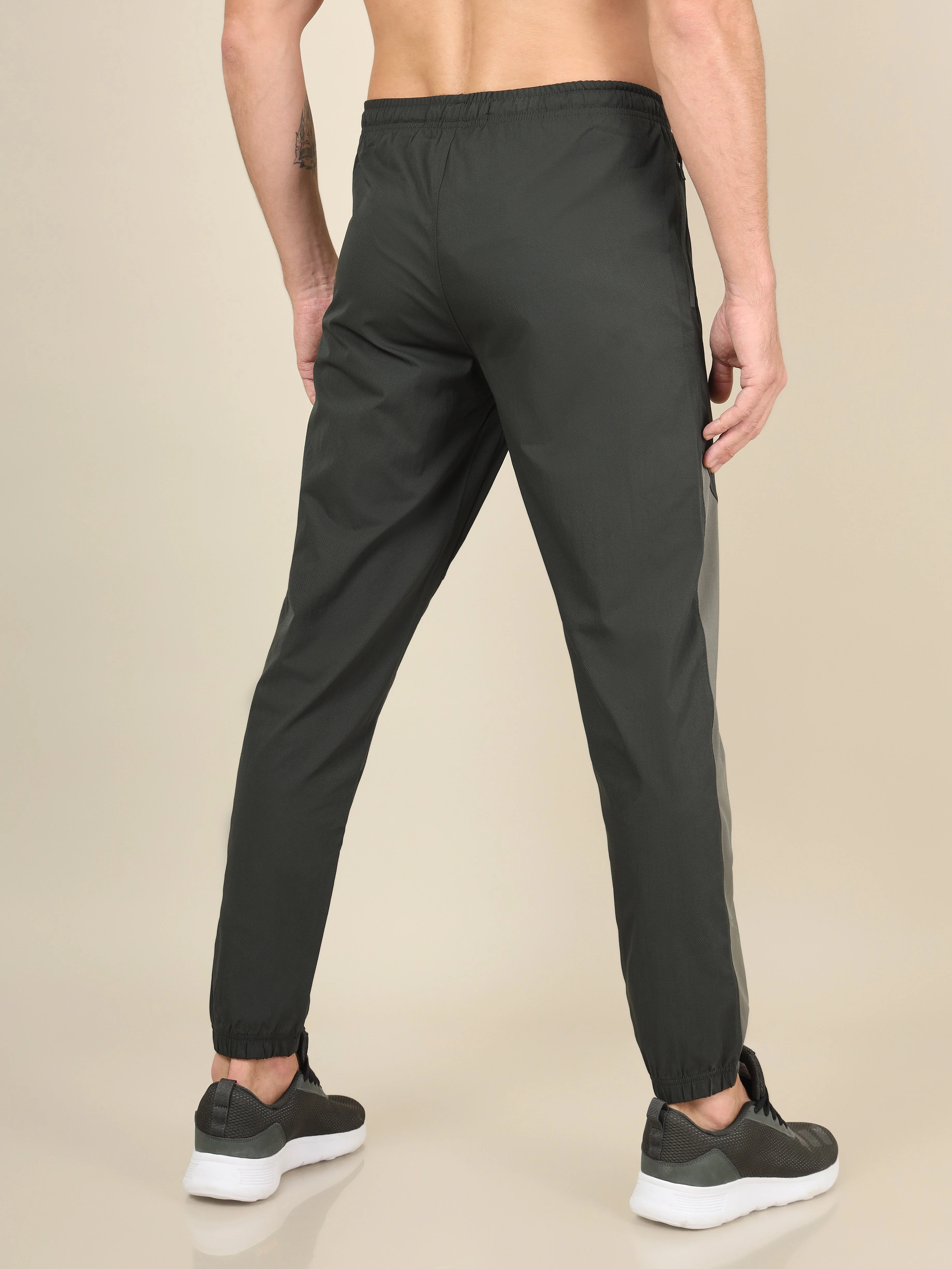 Men Solid Slim Fit Sports Joggers with TECHNOLITE - Image 4