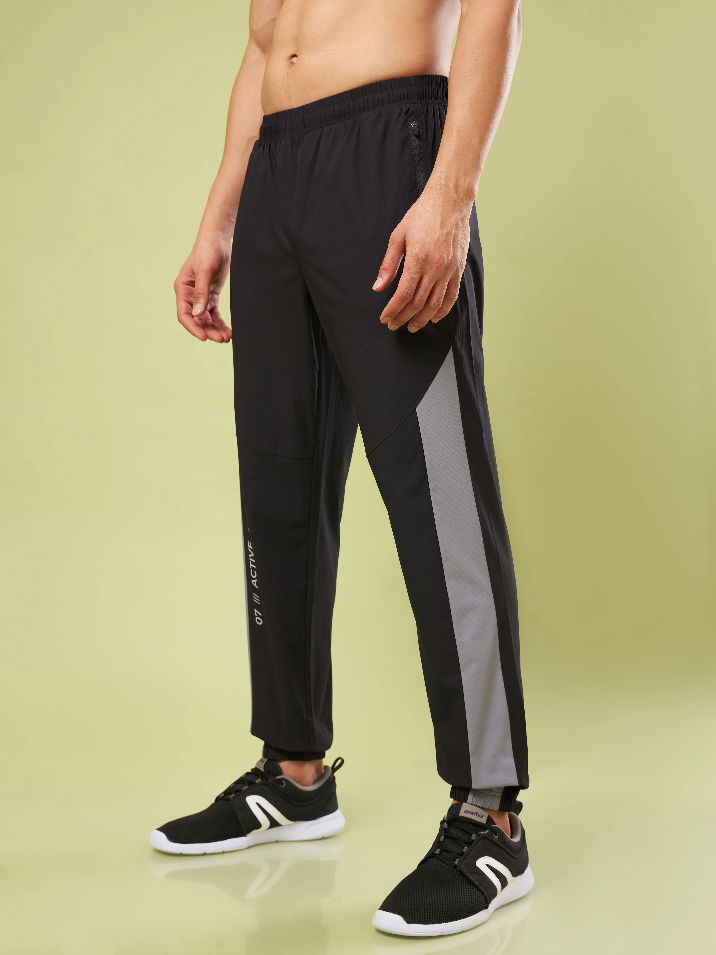 Men Solid Slim Fit Sports Joggers with TECHNOLITE - Image 3