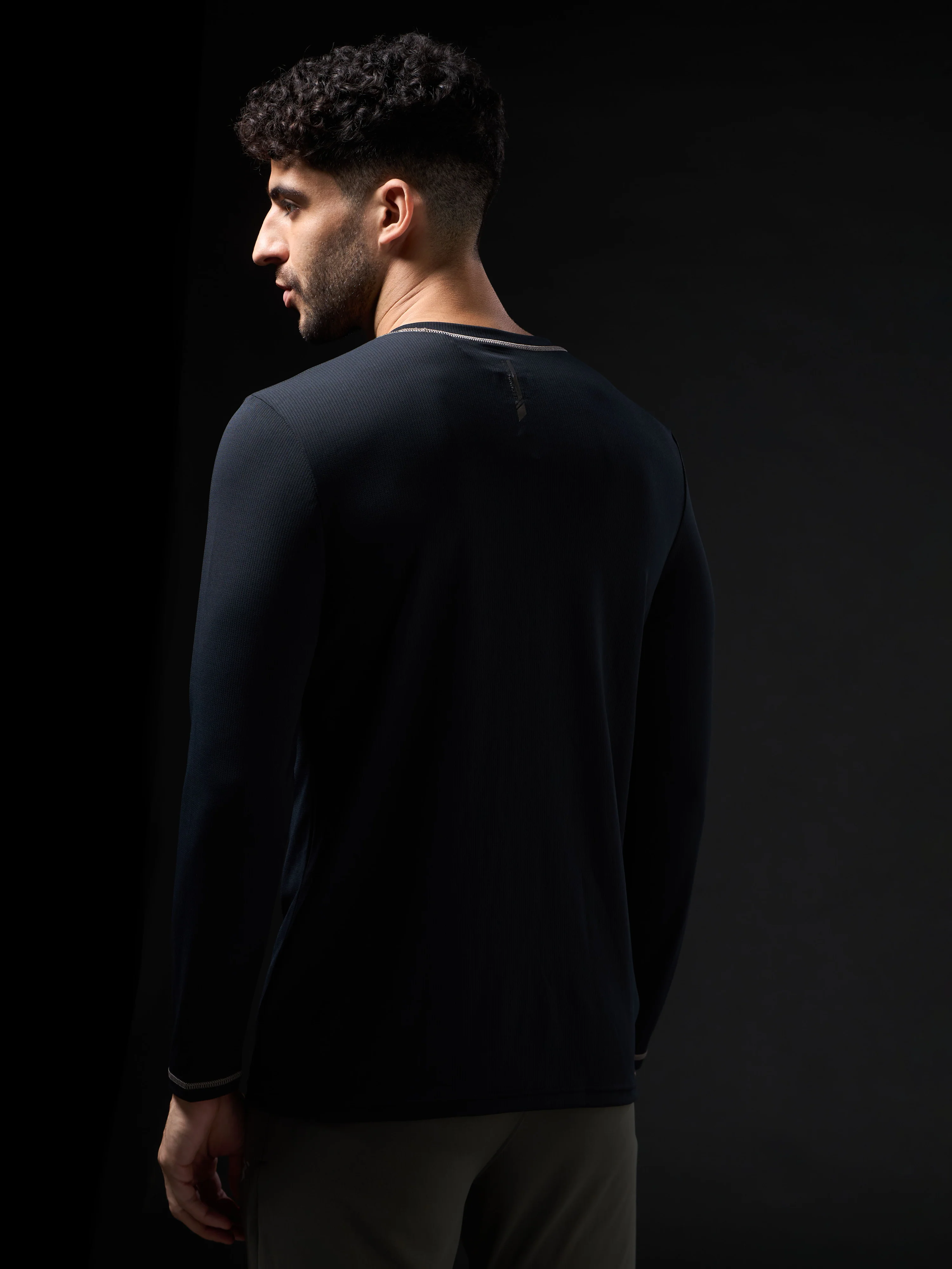 Men Solid Slim Fit V Neck Sports T-shirt with TECHNOCOOL+ - Image 3