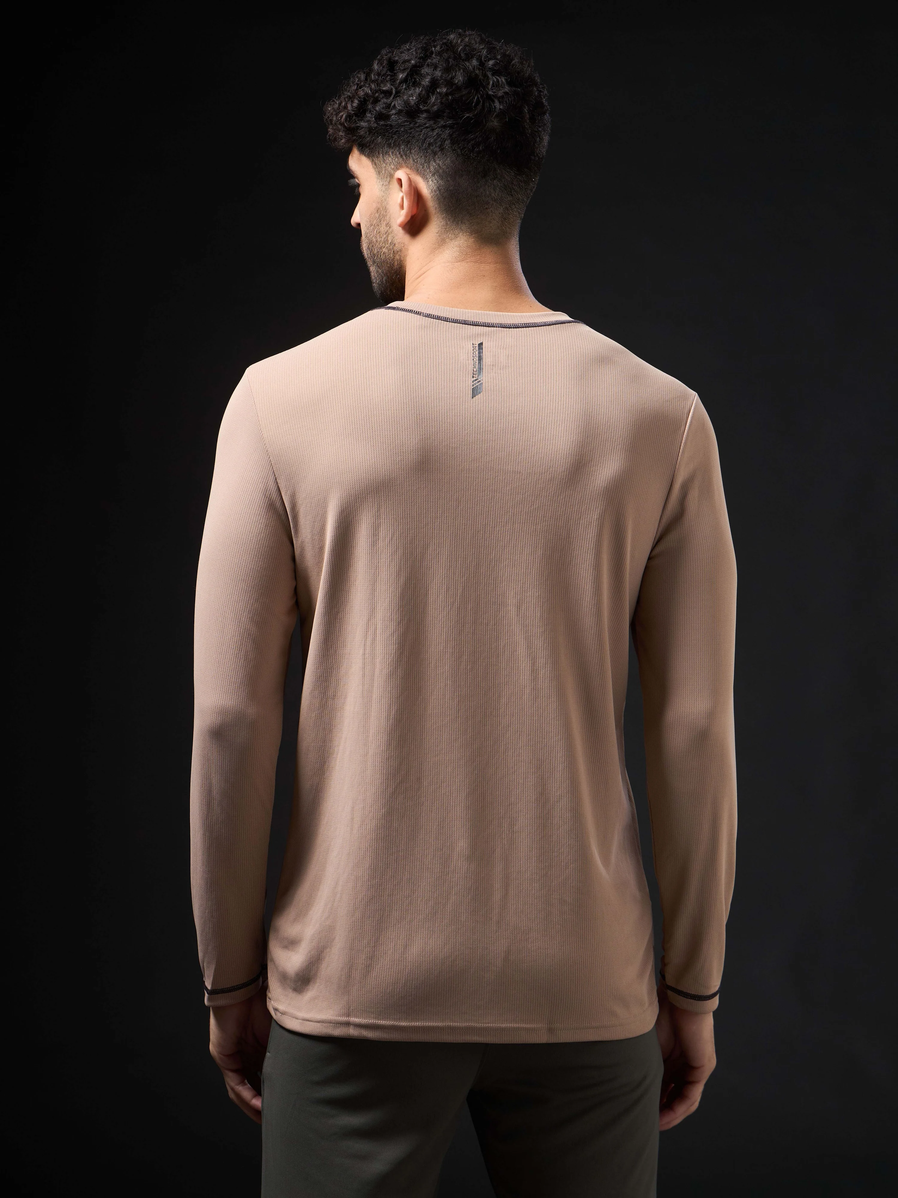 Men Solid Slim Fit V Neck Sports T-shirt with TECHNOCOOL+ - Image 3