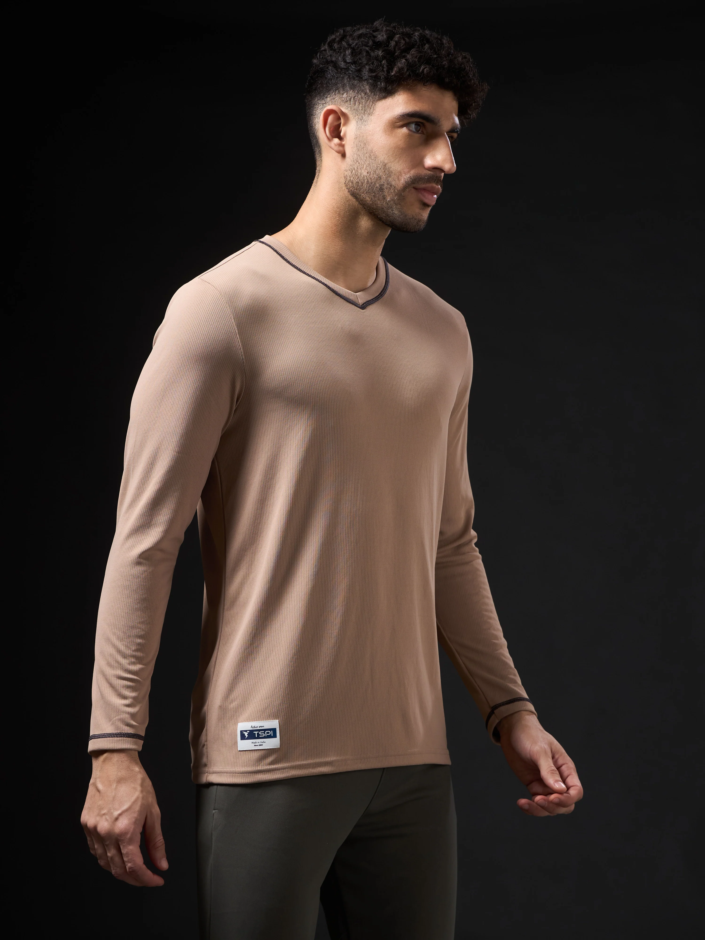 Men Solid Slim Fit V Neck Sports T-shirt with TECHNOCOOL+ - Image 4