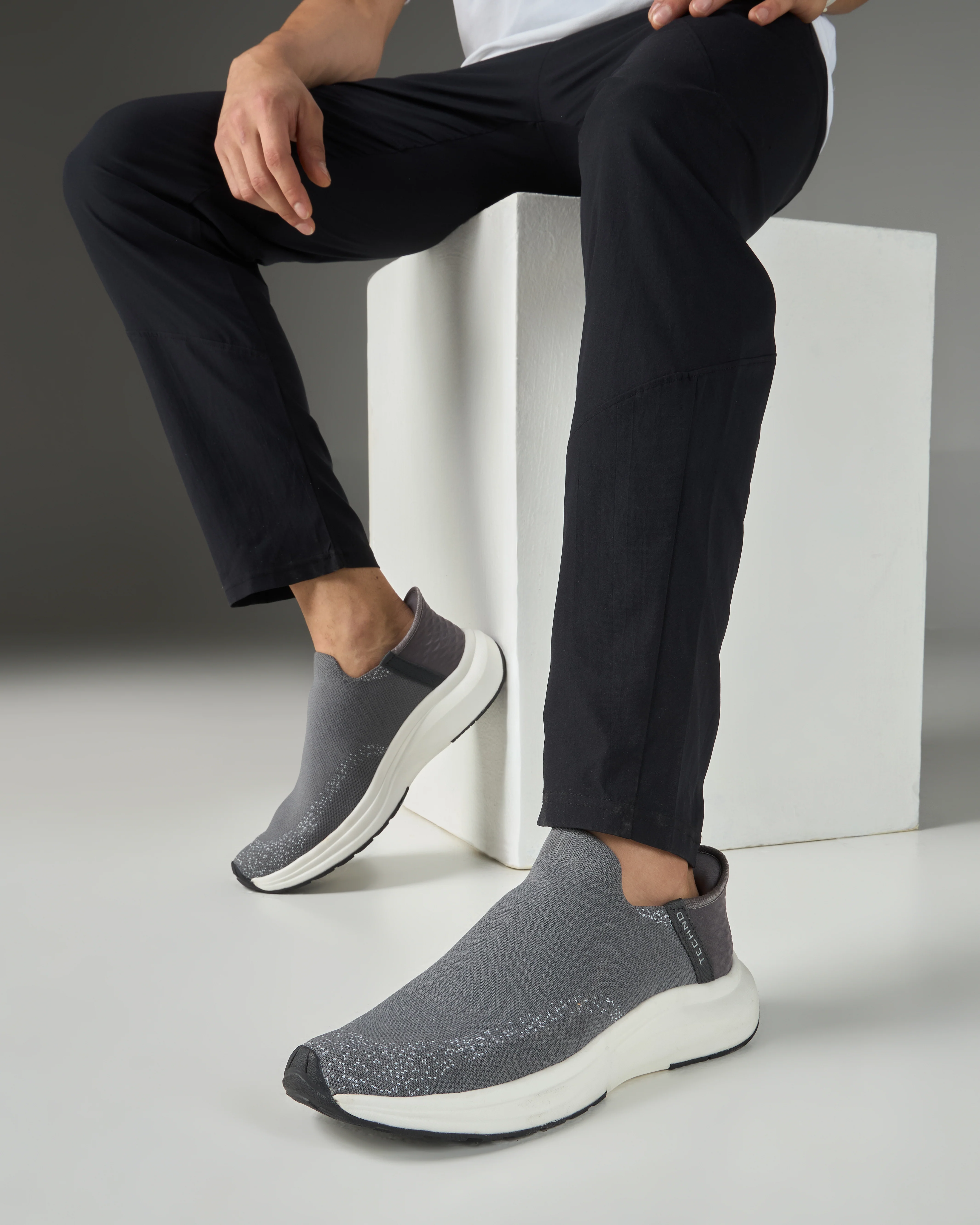 Men Zero-Hands Performance Shoes with NITROLITE - Image 3