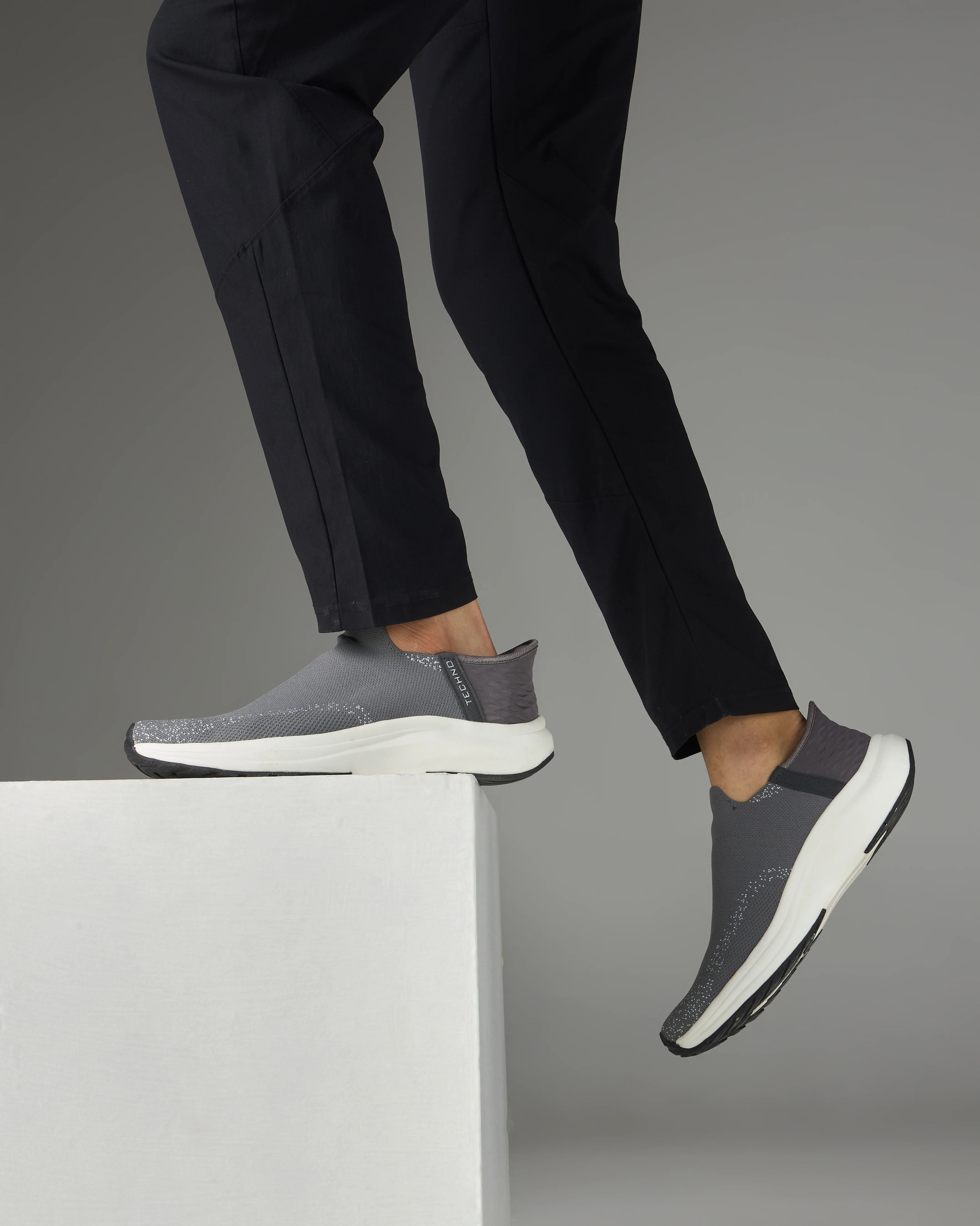 Men Zero-Hands Performance Shoes with NITROLITE - Image 4