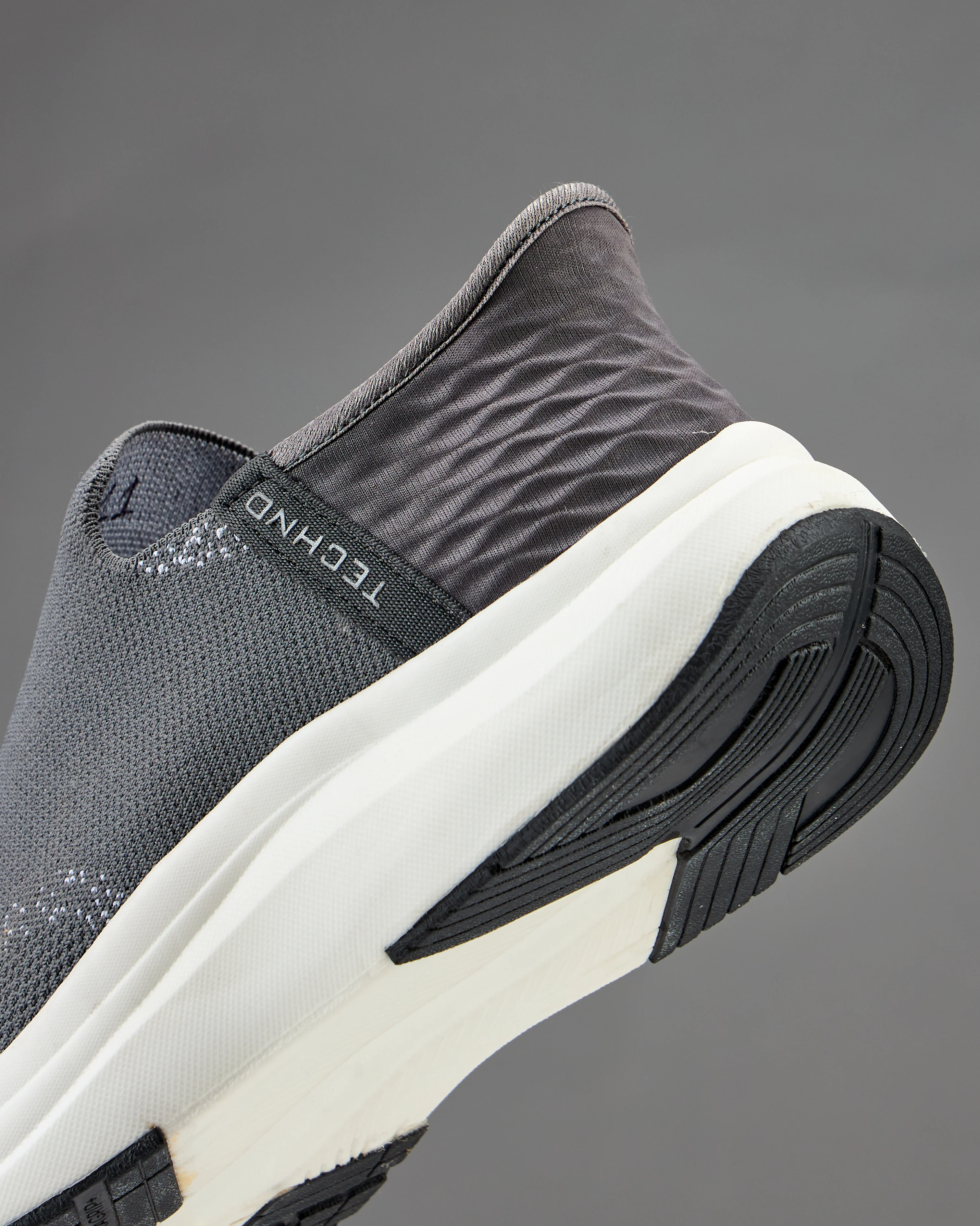 Men Zero-Hands Performance Shoes with NITROLITE - Image 9