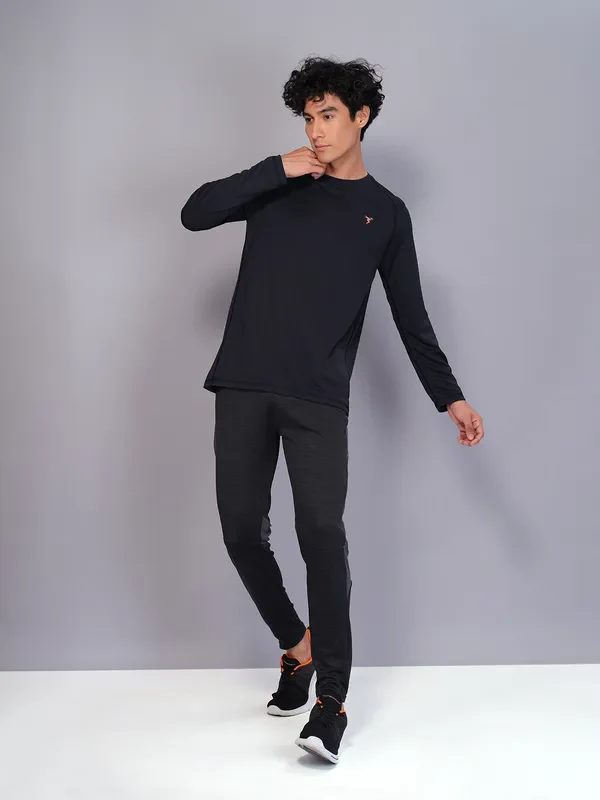 Men Solid Slim Fit Crew Neck T-shirt with TECHNO COOL - Image 4