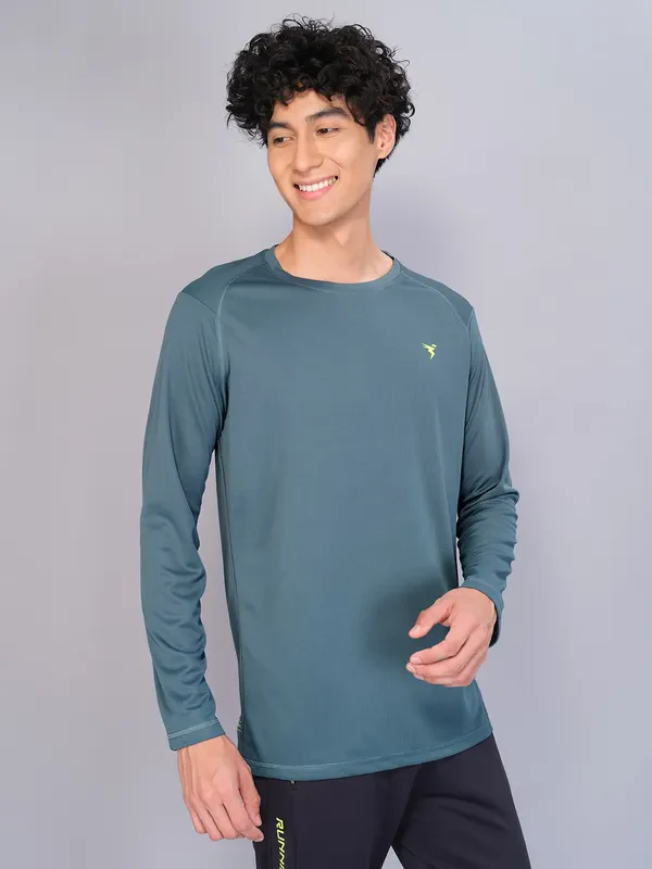 Men Solid Slim Fit Crew Neck T-shirt with TECHNO COOL