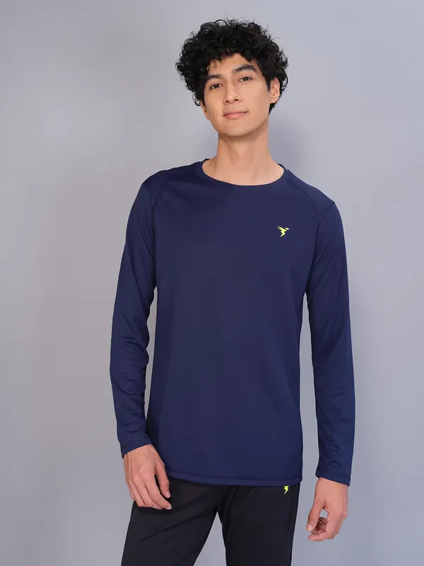 Men Solid Slim Fit Crew Neck T-shirt with TECHNO COOL
