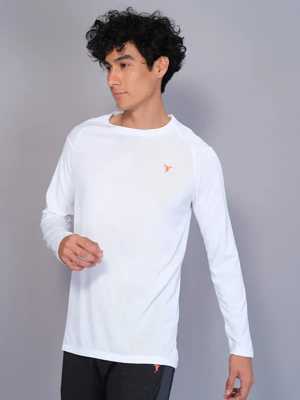Men Solid Slim Fit Crew Neck T-shirt with TECHNO COOL