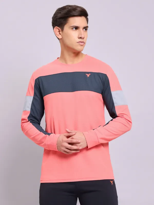 Men Colorblock Slim Fit Crew Neck T-shirt with TECHNOLITE - Image 2