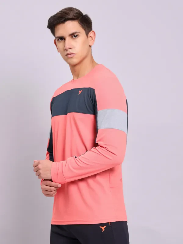 Men Colorblock Slim Fit Crew Neck T-shirt with TECHNOLITE - Image 3