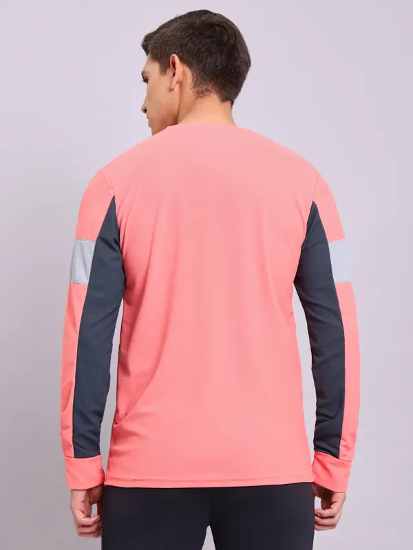 Men Colorblock Slim Fit Crew Neck T-shirt with TECHNOLITE - Image 4