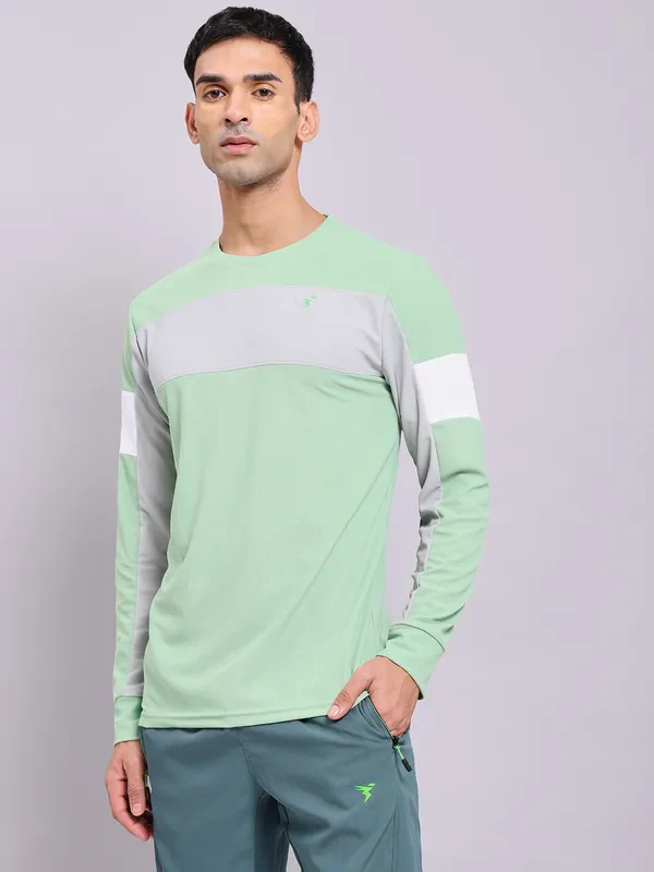 Men Colorblock Slim Fit Crew Neck T-shirt with TECHNOLITE - Image 2
