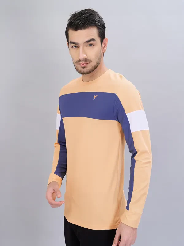 Men Colorblock Slim Fit Crew Neck T-shirt with TECHNOLITE - Image 4