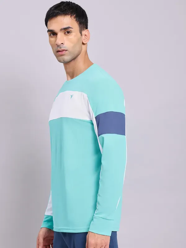 Men Colorblock Slim Fit Crew Neck T-shirt with TECHNOLITE - Image 2