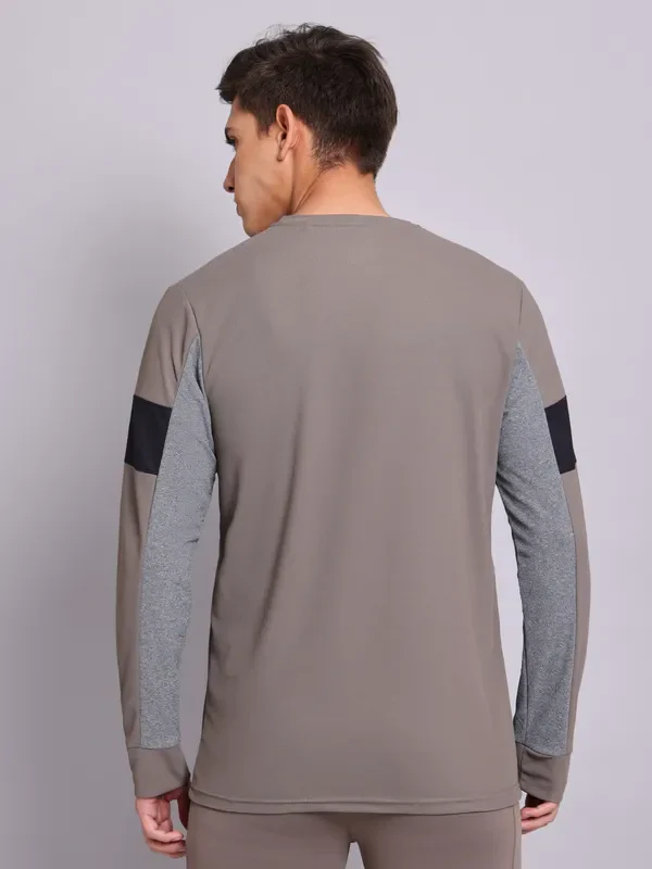 Men Colorblock Slim Fit Crew Neck T-shirt with TECHNOLITE - Image 3