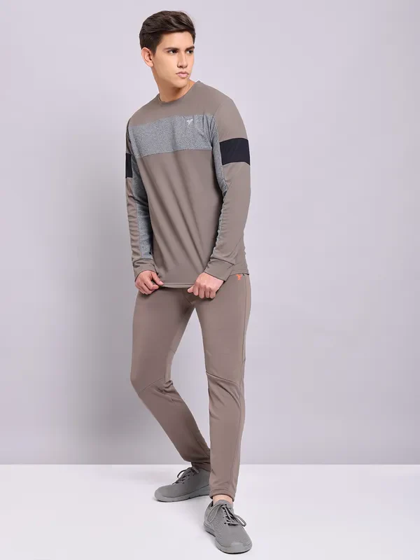 Men Colorblock Slim Fit Crew Neck T-shirt with TECHNOLITE - Image 5
