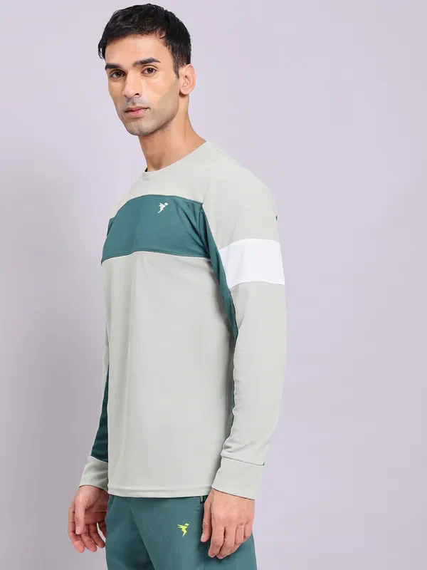 Men Colorblock Slim Fit Crew Neck T-shirt with TECHNOLITE - Image 2