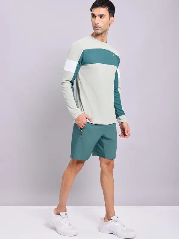 Men Colorblock Slim Fit Crew Neck T-shirt with TECHNOLITE - Image 4