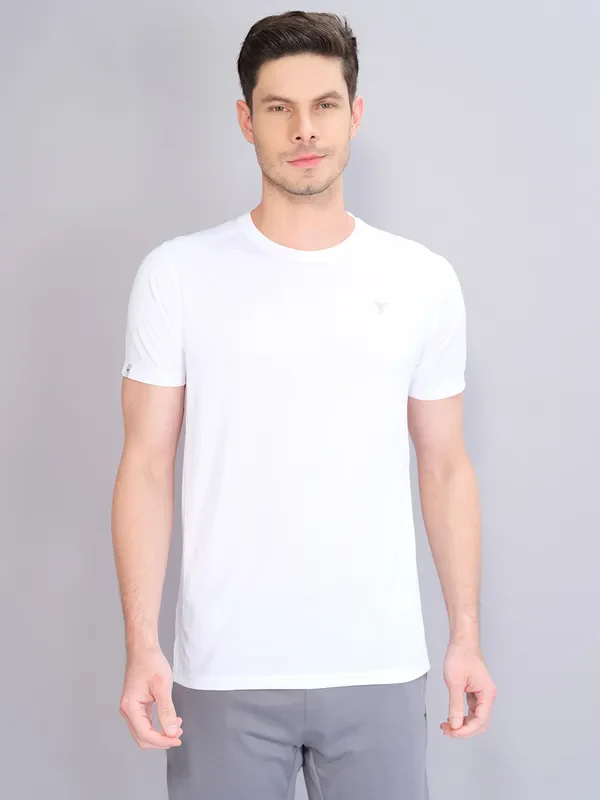 Men Solid Slim Fit Crew Neck T-shirt with TECHNO COOL+ - Image 3