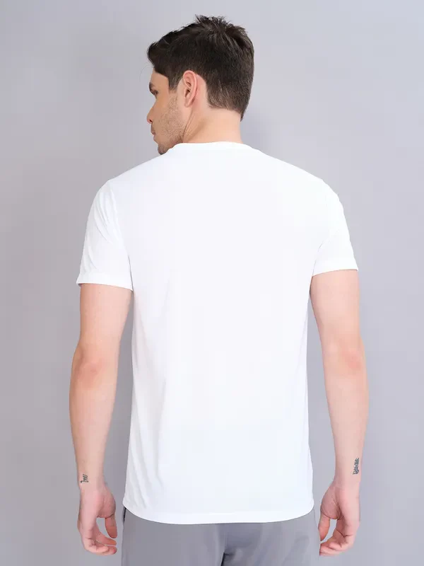 Men Solid Slim Fit Crew Neck T-shirt with TECHNO COOL+ - Image 4