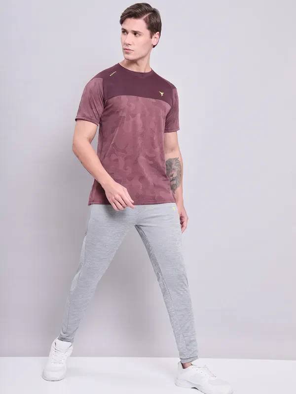 Men Jacquard Slim Fit Crew Neck T-shirt with VENTMESH - Image 5