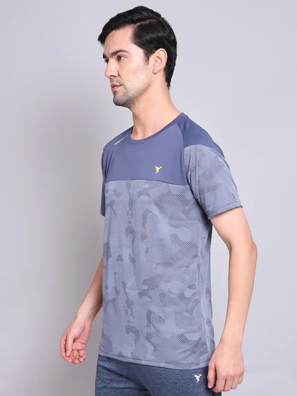 Men Jacquard Slim Fit Crew Neck T-shirt with VENTMESH - Image 4
