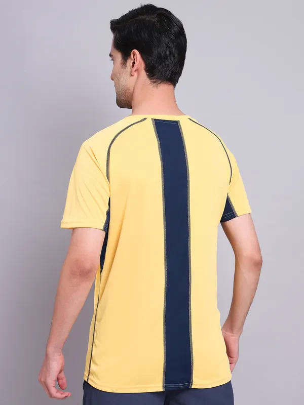 Men Printed Regular Fit Crew Neck T-shirt with TECHNO COOL+ - Image 2