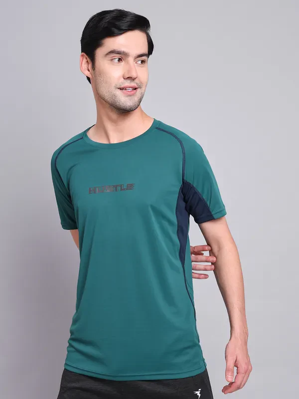 Men Printed Regular Fit Crew Neck T-shirt with TECHNO COOL+